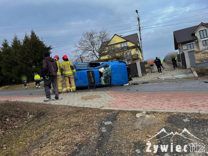 W Lipowej samochód osobowy wjechał w betonowy przepust