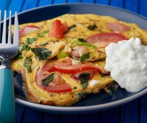 Masz w domu serek wiejski i jajka? Pyszne fit śniadanie masz w zasięgu ręki