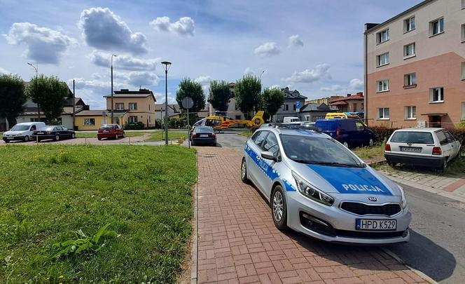 W Kraśniku dziecko wypadło z okna na trzecim piętrze. Wezwano śmigłowiec LPR 