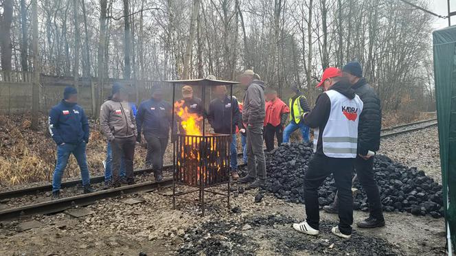 Górnicy na torach. Blokada wysyłki węgla i kiełbasa od Agrounii