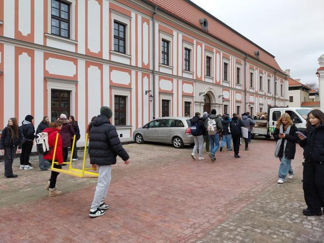 Przeprowadzka I Liceum Ogólnokształcącego im. Jana Zamoyskiego w Zamościu