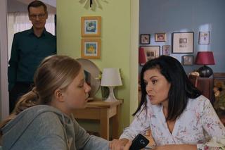 M jak miłość odc. 1682. Kinga (Katarzyna Cichopek), Piotrek (Marcin Mroczek), Lenka (Olga Cybińska)