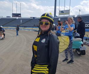 Osy kręciły kółka na stadionie żużlowym w Lesznie. Ogólnopolski zlot skuterów Osa Osieczna-Leszno 