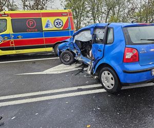 Poważny wypadek na krajowej piętnastce. Droga jest zablokowana, trzy osoby ranne!