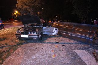 Kierowca BMW wypadł z drogi i roztrzaskał przystanek MPK