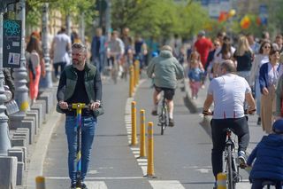 Tyle musisz zarabiać, aby uważać się za klasę średnią na Podkarpaciu. Oto konkretne stawki!