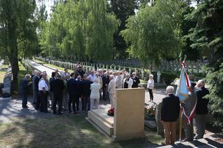 Tak wyglądał grób Wojciecha Jaruzelskiego w 100. rocznicę urodzin