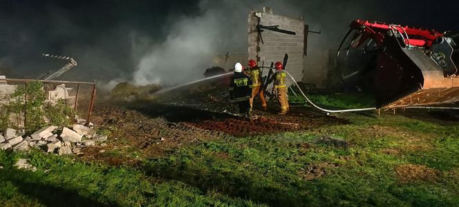 Ogromna tragedia w Irządzach. Bydło spłonęło żywcem, łunę ognia widać było z daleka