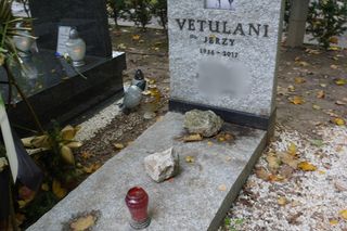 Grób prof. Jerzego Vetulani  na Cmentarzu Rakowickim
