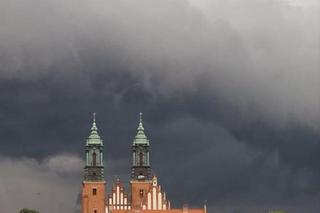 Burzowe chmury nad Katedrą [ZDJĘCIE DNIA]