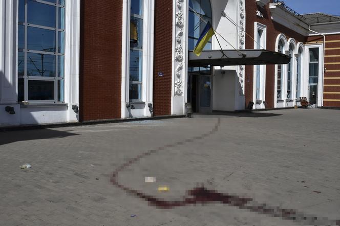 Napis na pocisku wystrzelonym w dworzec w Kramatorsku