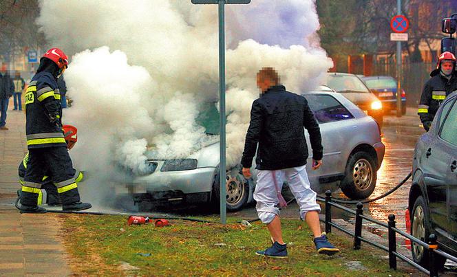 Audi spłonęło na parkingu