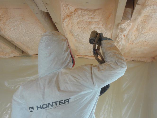 Izolacja budynku – dlaczego warto wybrać piankę EXY Spray firmy Honter