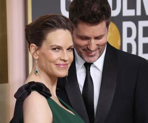 48-letnia Hilary Swank urodziła! Opublikowała zdjęcie bliźniaków 