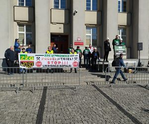 Górnicy protestowali pod ministerstwem przemysłu w Katowicach przeciwko likwidacji KWK Bielszowice