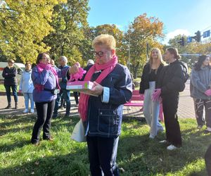 2 tysiące żonkili posadzono na Polu Nadziei w Lesznie. To symbol walki z rakiem