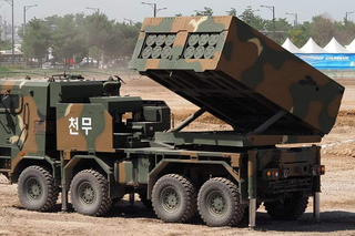 Koreańskie wyrzutnie rakiet na polskich ciężarówkach. Trzy pierwsze zostaną zamontowane u producenta