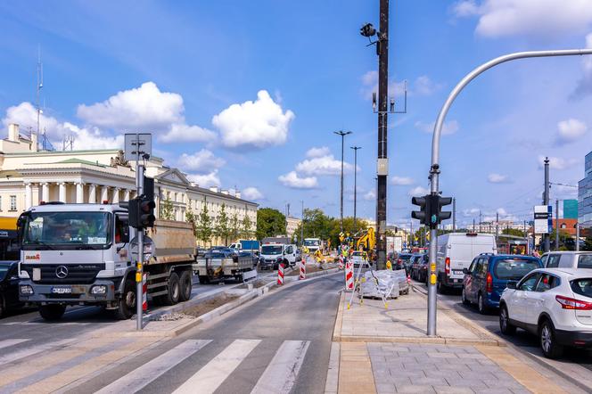 Prace przy zazielenianiu pl. Bankowego w Warszawie