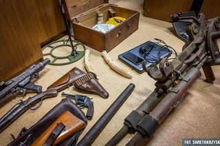 Sześciu gagatków posiadało nielegalną broń i amunicję? Sprawę bada kielecka policja