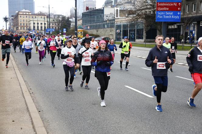 Bieg na Piątkę 2024, Warszawa - zdjęcia. Biegłeś? Szukaj się w galerii!