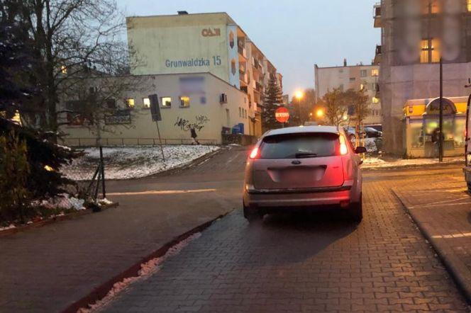 Wypadek na ul. Grunwaldzkiej w Olsztynie. Potrącona kobieta trafiła do szpitala