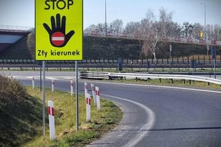 Szok! 73-latek urządził sobie rajd ciągnikiem po ekspresówce. Jechał pod prąd