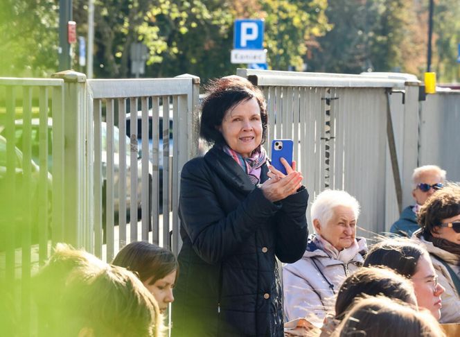 Nowy mural Czesława Niemena na murach Szkoły Podstawowej nr 168 na Saskiej Kępie.