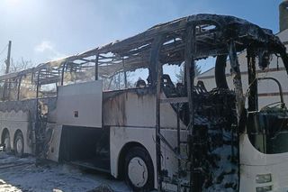  Konstantynów Łódzki. Pożar dwóch autokarów doprowadził do kłębów dymu nad miastem [ZDJĘCIA]