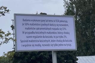 Sosnowiec i Rybnik w świetny sposób parodiują billboardy fundacji Kornice