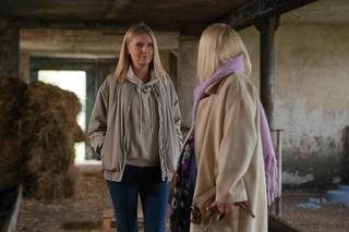 Pierwsza miłość, odcinek 3755: Emilka (Anna Ilczuk), Ewelina (Magdalena Górska)