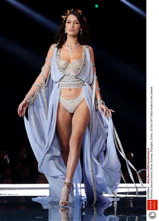 Victoria s Secret Fashion Show 2017 - Bella Hadid