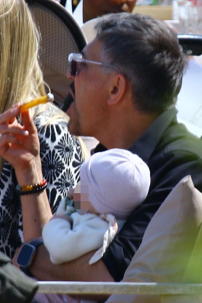 Krzysztof Ibisz je żonie z ręki