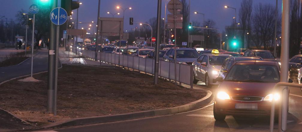 Utrudnienia w ruchu na rogu Połczyńskiej i Powstańców Śląskich