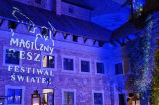 Magiczne iluminacje rozświetliły gotyckie zamczysko. Można poczuć się tu jak w bajce Disneya! [ZDJĘCIA]