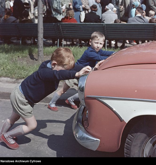 QUIZ PRL. Polska Ludowa na kołach i szynach: sprawdzian Twojej motoryzacyjnej pamięci!
