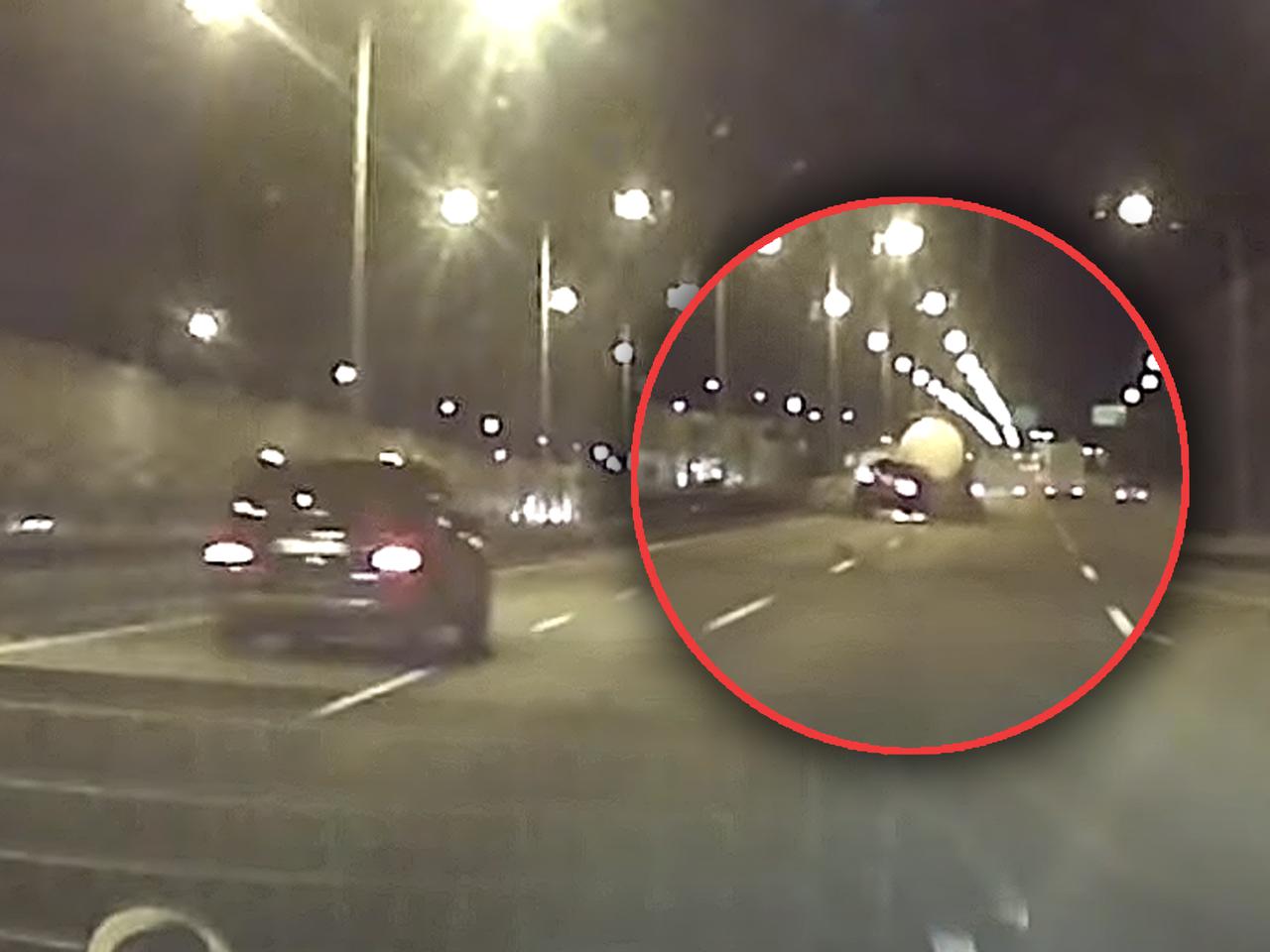 Jechał po S8 jak wariat! Rozpędzony Mercedes wbił się w cysternę. Jest nagranie!