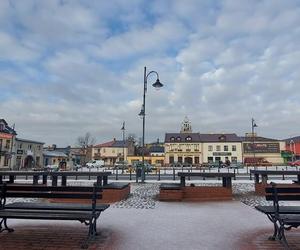 Zimowy spacer po Nowym Rynku w Zamościu.