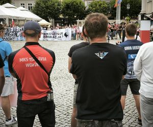Manifestacja pod hasłem Sto nielegalnej imigracji w Lesznie