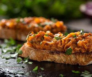 Biorę tę niedrogą konserwę rybną i kilka dodatków. Błyskawiczna pasta kanapkowa zachwyca smakiem 