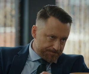 Barwy szczęścia, odcinek 3187. Maciej Wilk (Adam Szczyszczaj)