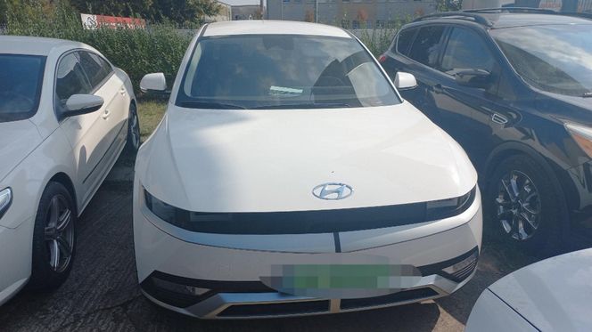 Skradziony w Hiszpanii Hyundai Ioniq 5 odnaleziony w Warszawie. Jak "Kobra" wytropiła auto?