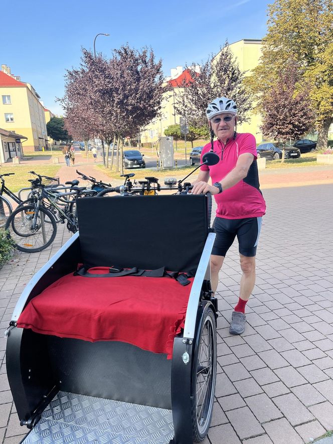 Nowatorski projekt w Świdniku. Seniorzy jeżdżą rikszą po mieście