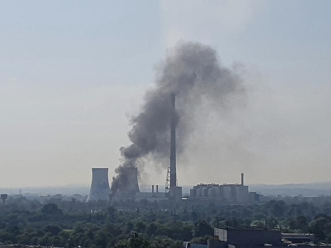 Kłęby gęstego dymu nad Krakowem. Co się pali?