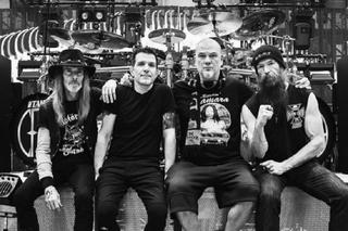 Pantera - kultowy numer zespołu pojawił się w nowej wersji uwielbianego sitcomu! Skąd ten pomysł?