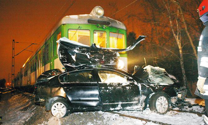Desperat wjechał pod pociąg