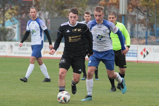 ​Piłkarska V liga - mecz na szczycie już w niedzielę  