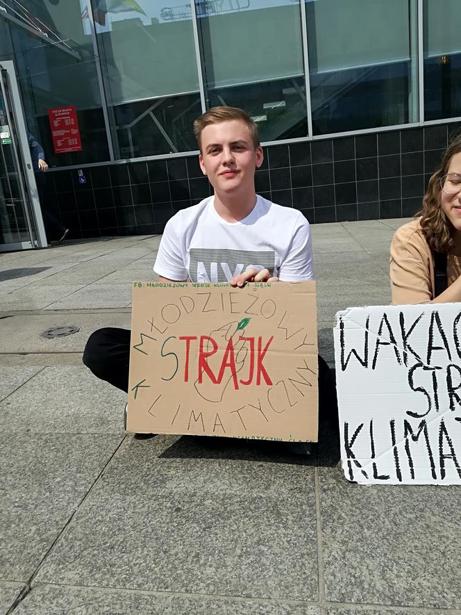 Miał być WIELKI PROTEST! Przyszły... trzy osoby. Porażka strajku klimatycznego