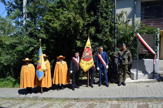 Przed kamienicą przy ul. Matejki odsłonięto tablicę upamiętniającą trzech wybitnych przemyślan