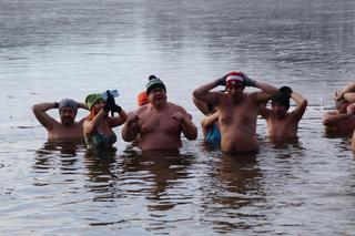 Bydgoskie morsy nie zwalniają tempa! Za nami kolejna lodowata kąpiel w Pieckach [ZDJĘCIA]