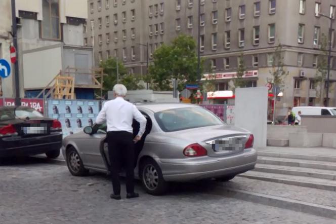 ADAM SZEJNFELD ŹLE PARKUJE